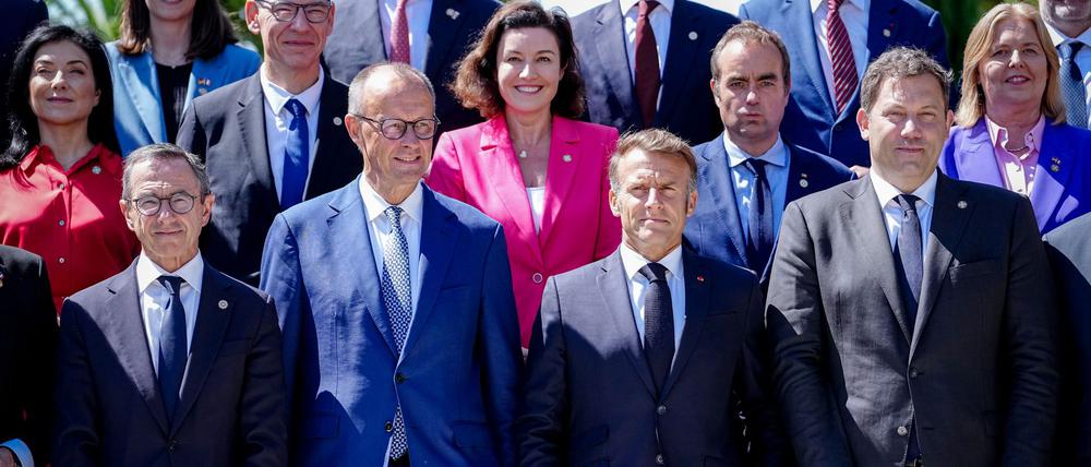 Strahlen in Toulon – am gemeinsamen Ministerrat nahm auch Gunther Krichbaum teil (obere Reihe, zweiter von rechts). Der CDU-Politiker ist der Koordinator der Bundesregierung für die deutsch-französischen Beziehungen.