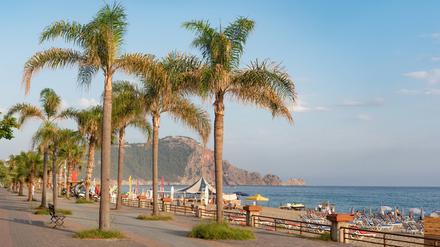 Ruhig statt geschäftig: Die Promenade von Alanya.