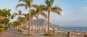 Ruhig statt geschäftig: Die Promenade von Alanya.