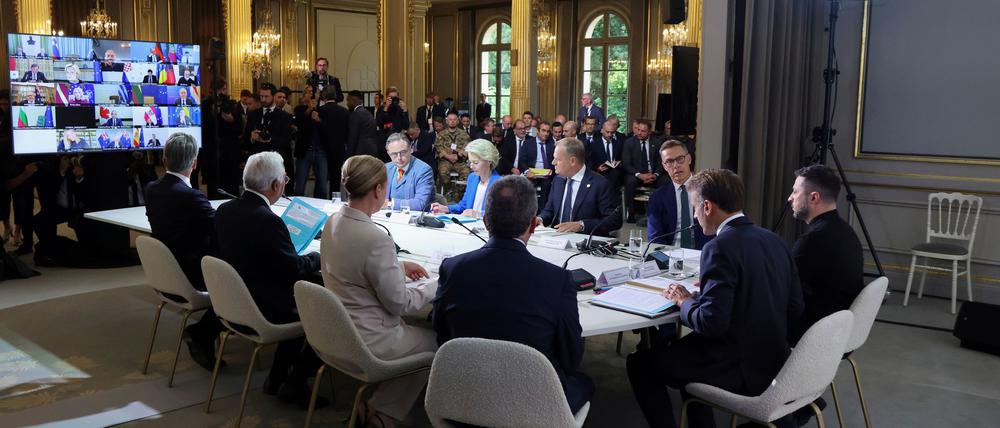 Kanzler Merz nahm per Video an dem Treffen in Paris teil.