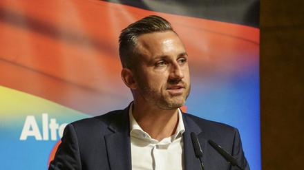 Der AFD-Fraktionschef von Sachsen-Anhalt und Spitzenkandidat, Ulrich Siegmund, hält eine Rede (Symbolbild).