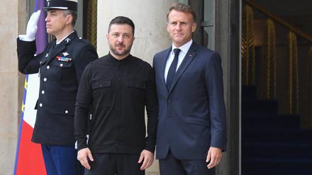 Der ukrainische Präsident Selenskyj (l.) beim Treffen der „Koalition der Willigen“ mit Frankreichs Präsident Macron (r.)