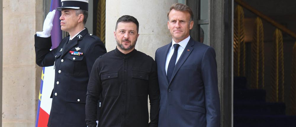 Der ukrainische Präsident Selenskyj (l.) beim Treffen der „Koalition der Willigen“ mit Frankreichs Präsident Macron (r.)