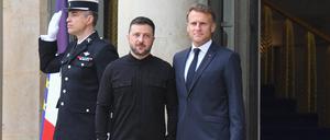 Der ukrainische Präsident Selenskyj (l.) beim Treffen der „Koalition der Willigen“ mit Frankreichs Präsident Macron (r.)