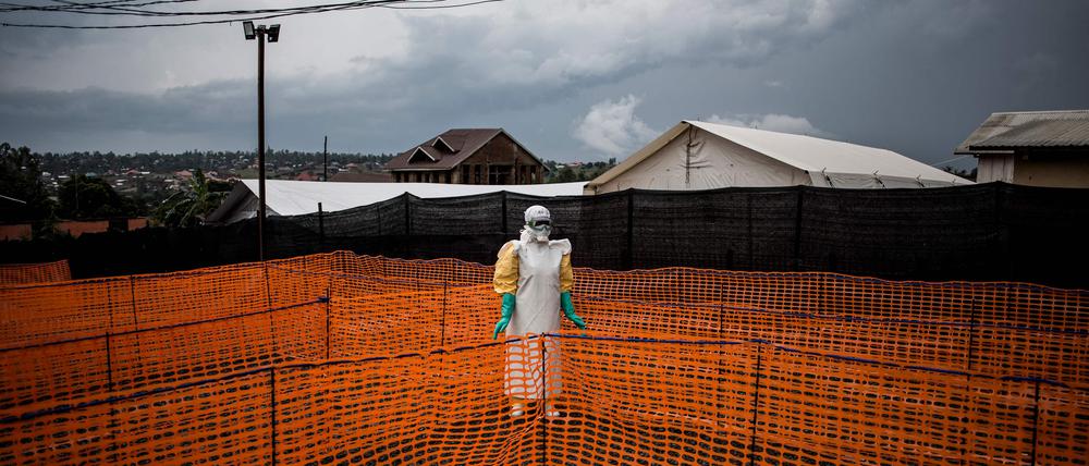 Ein Helfer bei einem früheren Ebola-Ausbruch im Kongo