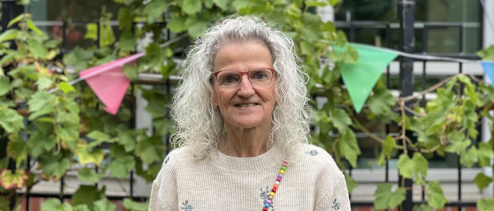 Formularlotsin Maren Wroblewski, hier vor dem Stadtteilzentrum Weissensee.