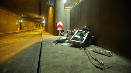 Ein Lastwagen hatte sich am Montag im Tiergartentunnel verkeilt – und dabei Tunneltechnik beschädigt. (Archivbild)