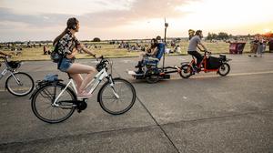 Auch mit dem Fahrrad möglich: der Hörspaziergang zum Tempelhofer Feld.
