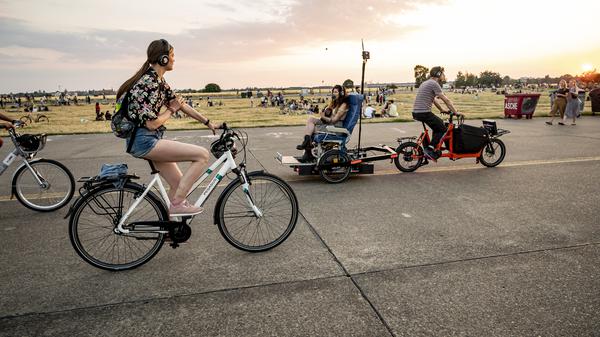 Auch mit dem Fahrrad möglich: der Hörspaziergang zum Tempelhofer Feld.