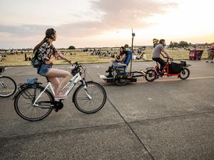 Auch mit dem Fahrrad möglich: der Hörspaziergang zum Tempelhofer Feld.
