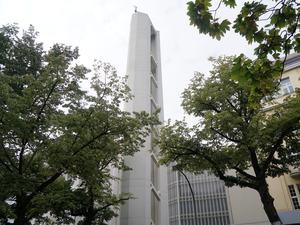 Die frühere Kirche St. Albertus Magnus an der Nestorstraße in Berlin.