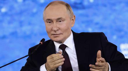 Wladimir Putin bei einer Plenarsitzung des Östlichen Wirtschaftsforums in Wladiwostok.