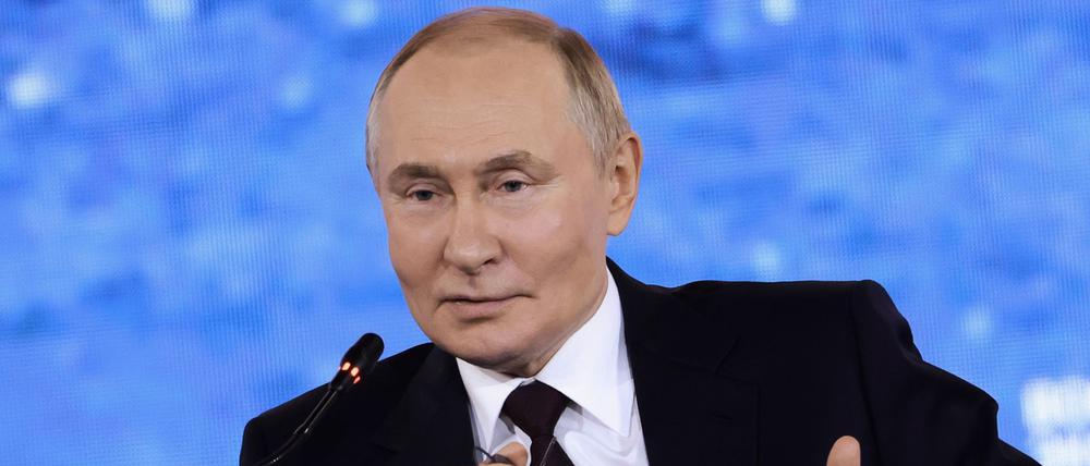 Wladimir Putin bei einer Plenarsitzung des Östlichen Wirtschaftsforums in Wladiwostok.