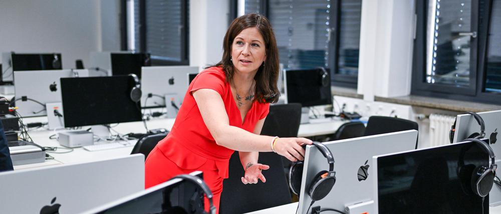 Bildungssenatorin Katharina Günther-Wünsch (CDU) sieht weiter großen Bedarf an Schulplätzen in Berlin.