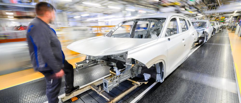Die deutsche Autoindustrie steckt in der Krise.