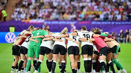 Die deutschen Fußballerinnen bestreiten ihr letztes Heimspiel in diesem Jahr in Kaiserslautern.
