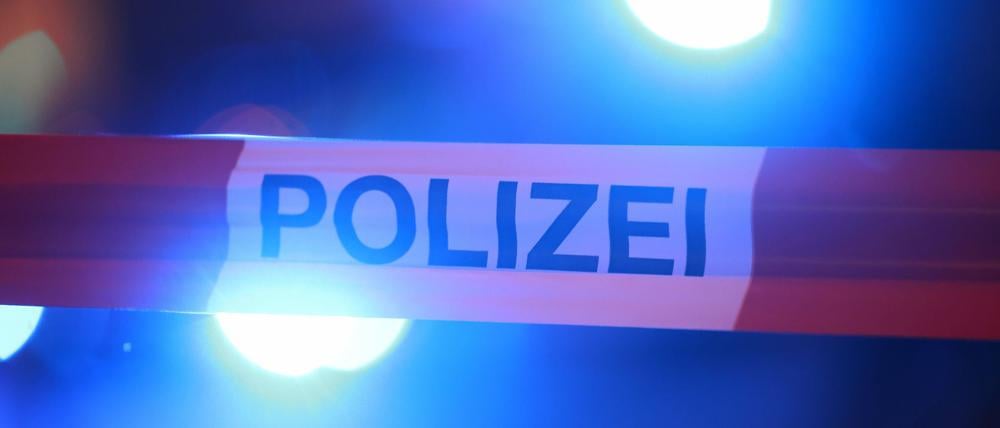 Die Täter stahlen Wertsachen und Bargeld. (Symbolbild)