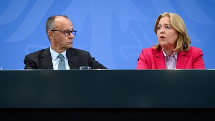 Friedrich Merz, Kanzler und CDU-Vorsitzender, und Bärbel Bas, Arbeitsministerin und SPD-Vorsitzende, müssen sich in Sachen Bürgergeld einig werden.