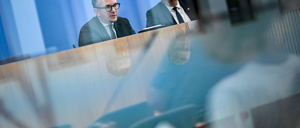 Der Haushalt ist fertig zur Abstimmung im Parlament - doch die Parlamentarier haben schon ganz andere Probleme.