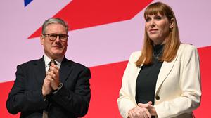 Premierminister Keir Starmer muss seine Stellvertreterin Angela Rayner verabschieden.