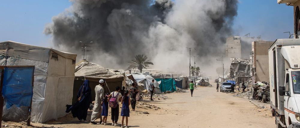 Rauchwolken steigen während israelischer Angriffe auf Gaza-Stadt auf