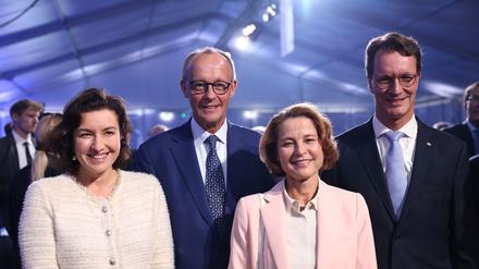 Bundeskanzler Friedrich Merz und NRW-Ministerpräsident Hendrik Wüst haben den Supercomputer „Jupiter“ in Jülich in Betrieb genommen.