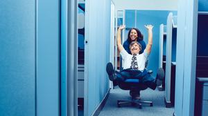 Untersuchungen wie der „Gallup Engagement Index“ zeigen: Freude und Sinn kommen im Job oft zu kurz.