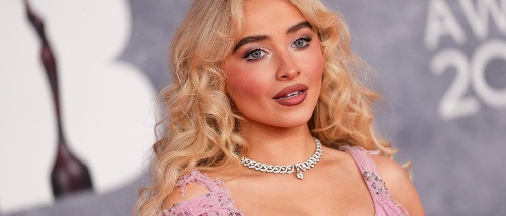Popstar Sabrina Carpenter ist in dieser Woche mit dem Album „Man's Best Friend“ neu eingestiegen auf die Eins. (Archivbild)