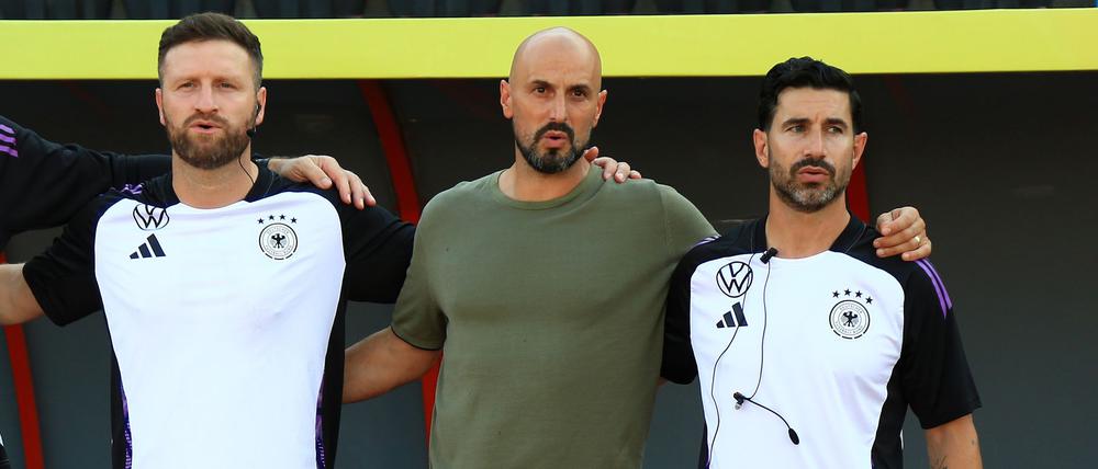 U21-Nationaltrainer Antonio Di Salvo (m) durfte sich über einen Sieg freuen.