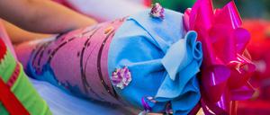 Ab der kommenden Woche müssen die Schulkinder wieder die Schulbank in Brandenburg drücken. (Archivbild)