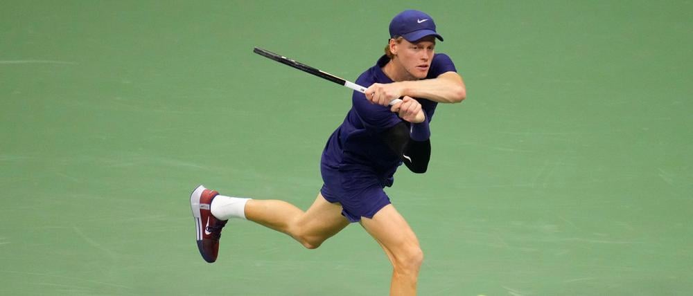 Jannik Sinner behielt gegen Felix Auger-Aliassime trotz Problemen die Oberhand.
