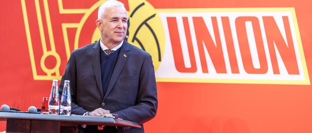 Union Berlins Präsident Dirk Zingler kritisiert den Zustand des deutschen Frauenfußballs. (Archivbild)