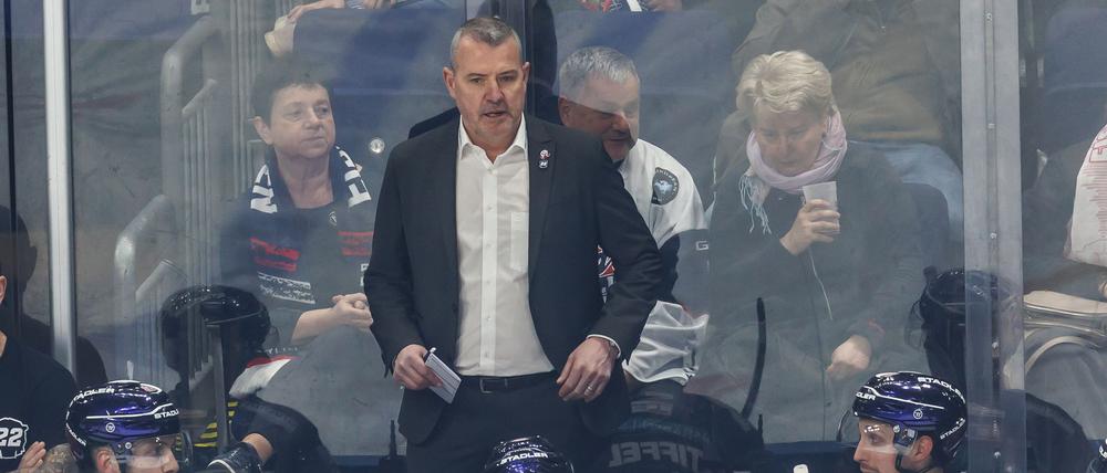Trainer Serge Aubin und sein Team (Bild aus der Vorsaison) haben noch viel Arbeit vor sich.