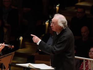 Der Dirigent Philippe Herreweghe in der Berliner Philharmonie. 