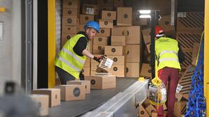 Deutsche Post DHL nimmt groessten Paket Standort Deutschlands am 20.03.2023 in Betrieb. Bearbeituing von bis zu 72000 Pakete pro Stunde im Paketzentrum Aschheim II bei München. 