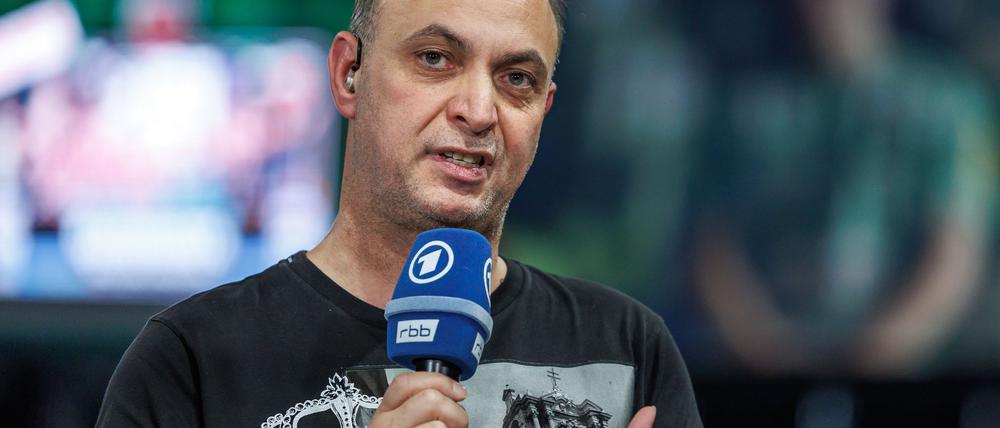 Bob Hanning bekommt die Wut der Fans klar zu spüren.