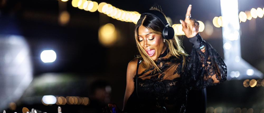 Naomi Campbell gab in München ihr Debüt am DJ-Pult.