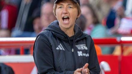 Trainerin Ailien Poese und Union Berlin feiern ihre Bundesliga-Premiere. 