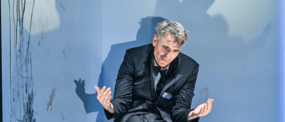 Allein im Elend: Jens Harzer spielt Oscar Wilde.