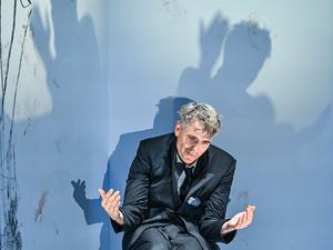 Allein im Elend: Jens Harzer spielt Oscar Wilde. 