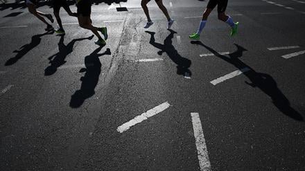 Zur Einstimmung auf den großen Marathon können Lauf-Fans heute Sportler in Reinickendorf anfeuern. (Archivbild)