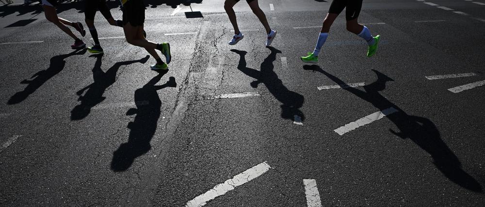 Zur Einstimmung auf den großen Marathon können Lauf-Fans heute Sportler in Reinickendorf anfeuern. (Archivbild)