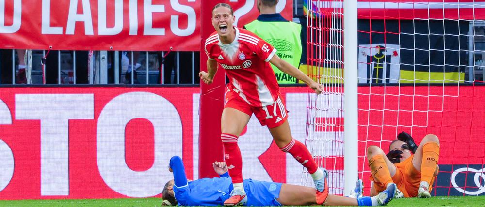Klara Bühl bejubelt ihr Tor zum 2:0 für die Bayern-Frauen gegen Leverkusen.