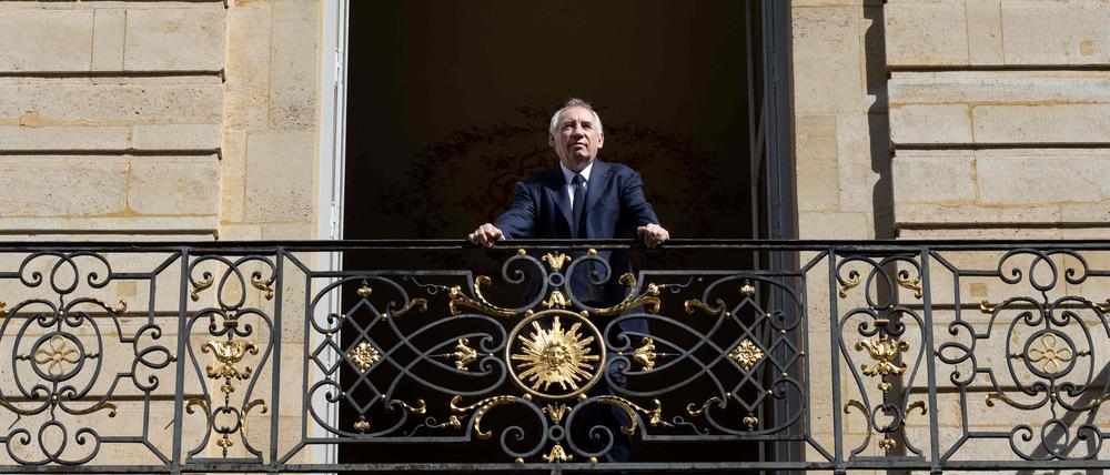 France's Prime Minister Francois Bayrou poses from the balcony of his office at the hotel Matignon, French Prime minister's official residence, in Paris on September 6, 2025. (Photo by JOEL SAGET / AFP)