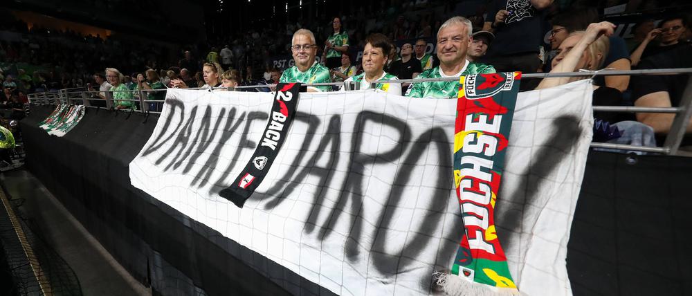 Die Füchse-Fans sind Meistertrainer Jaron Siewert weiter sehr verbunden.