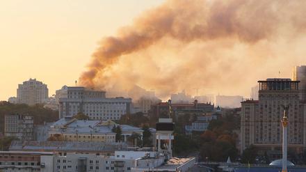 Russische Drohnen trafen in der Nacht auf Sonntag ein ukrainisches Regierungsgebäude.