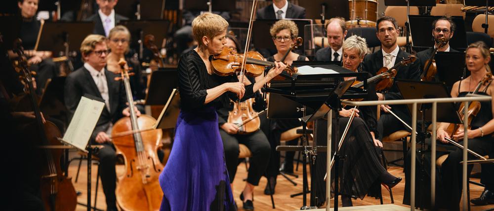 Die Geigerin Isabelle Faust beim Konzert von Les Siècles in der Philharmonie.