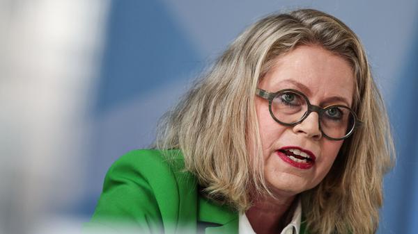ARCHIV - 24.03.2025, Berlin: Ute Bonde (CDU), Berliner Senatorin für Mobilität, Verkehr, Klimaschutz und Umwelt, spricht auf der Pressekonferenz. (zu dpa: «Verkehrssenatorin will Fragen zu Tempolimit gern ausräumen») Foto: Hannes P Albert/dpa +++ dpa-Bildfunk +++
