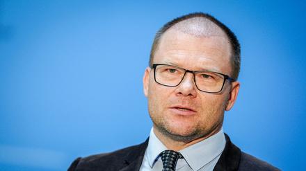 Carsten Schneider (SPD), Bundesminister für Umwelt, Klimaschutz, Naturschutz und nukleare Sicherheit dringt auf schnellere Beratungen zum EU-Klimaziel
