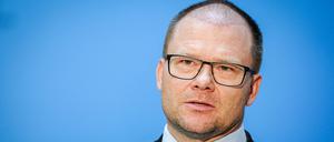 Carsten Schneider (SPD), Bundesminister für Umwelt, Klimaschutz, Naturschutz und nukleare Sicherheit dringt auf schnellere Beratungen zum EU-Klimaziel